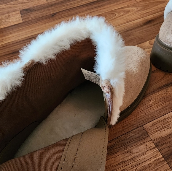 Like New Ugg Koolaburra Berea Fuzz Ankle Boot - Picture 10 of 11